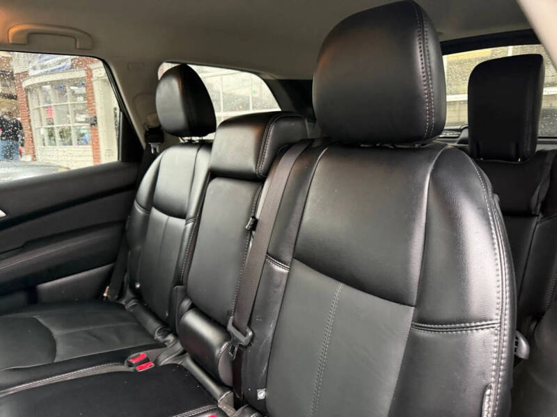 2020 Nissan Pathfinder SL