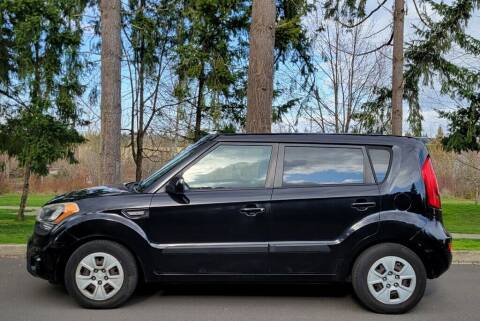 2013 Kia Soul for sale at CLEAR CHOICE AUTOMOTIVE in Milwaukie OR