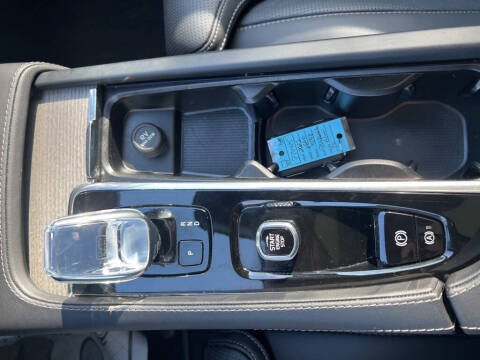 2023 Volvo XC90 Recharge T8 Ultimate Bright Theme 7P