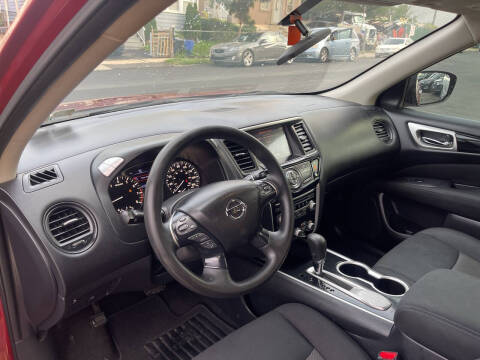 2017 Nissan Pathfinder S