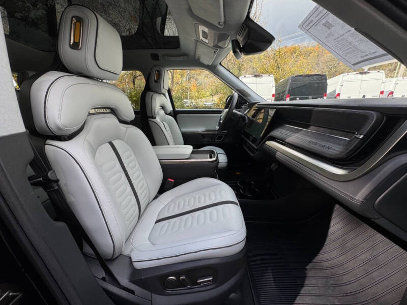 2023 Rivian R1S Adventure