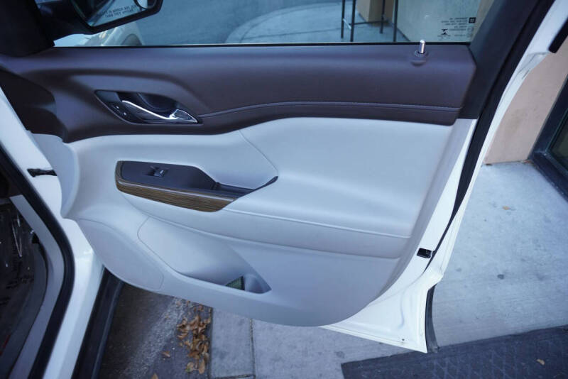 2022 GMC Acadia SLE