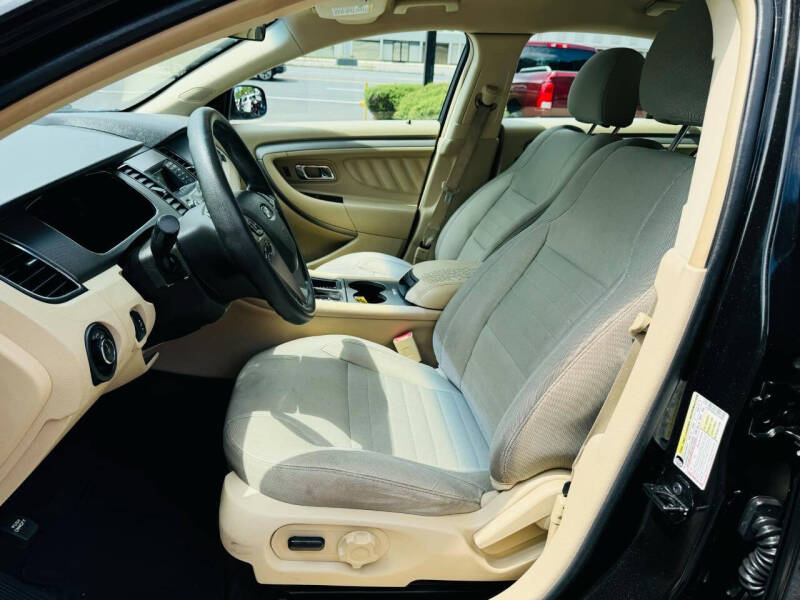 2014 Ford Taurus SE