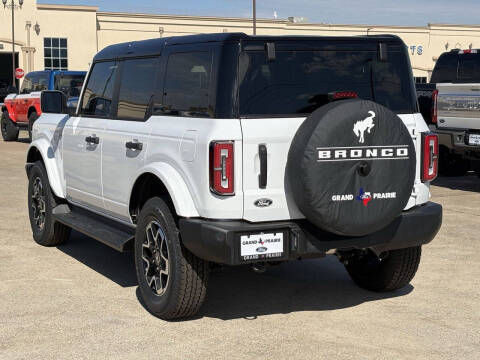 2026 Ford Bronco Outer Banks