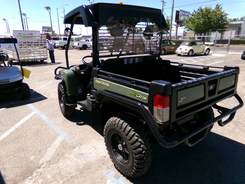 2010 John Deere Gator 25i side-by-side