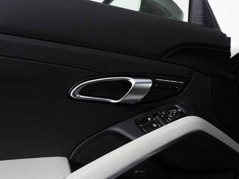 2025 Porsche 718 Cayman