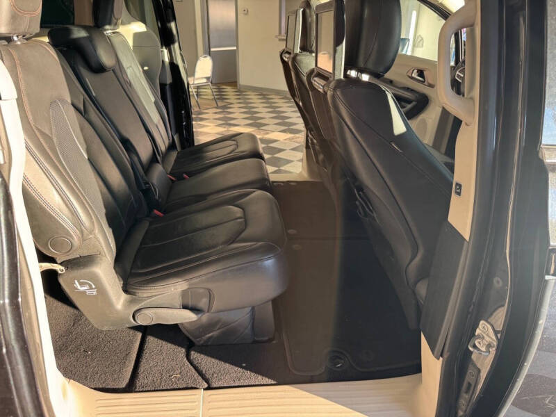 2017 Chrysler Pacifica Touring-L Plus