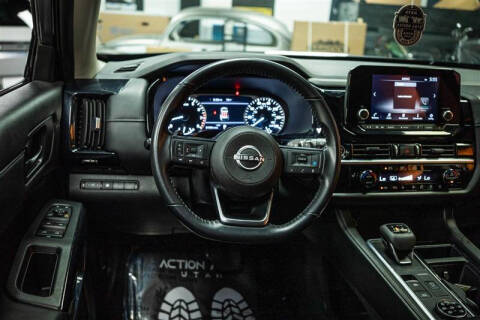 2024 Nissan Pathfinder SV