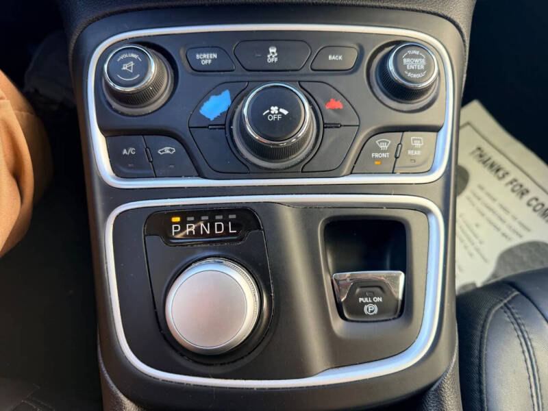 2017 Chrysler 200 Limited Platinum