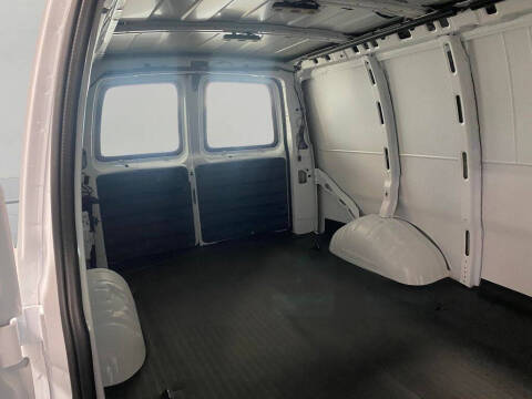 2025 Chevrolet Express 3500