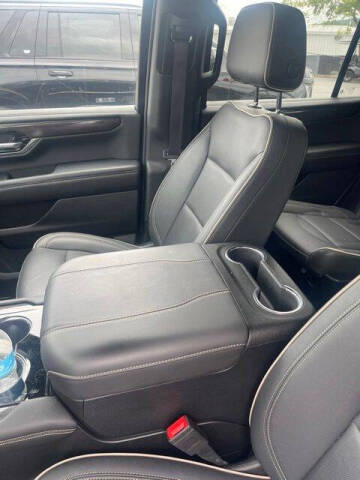 2025 GMC Yukon Elevation