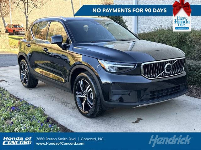 2025 Volvo XC40 B5 Core Bright Theme