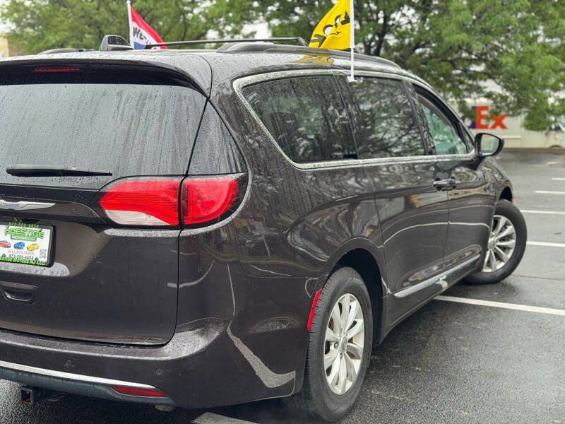 2017 Chrysler Pacifica Touring-L