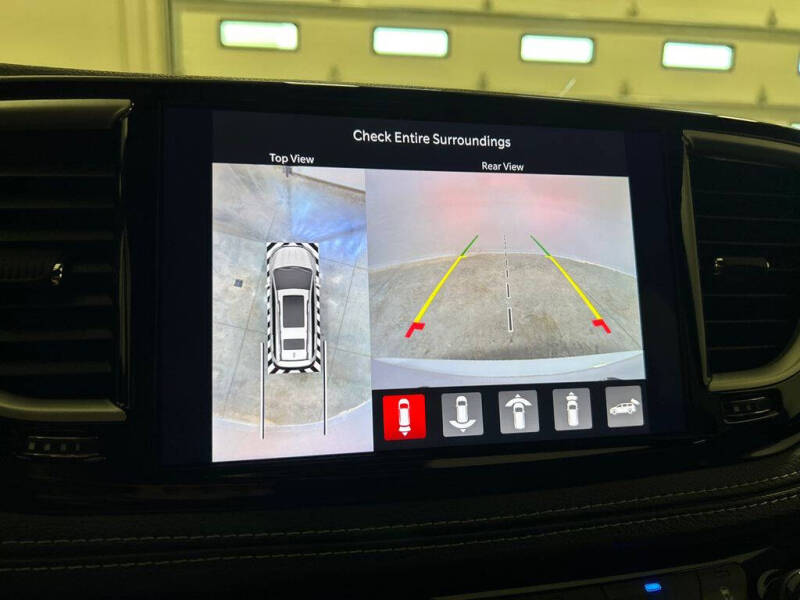 2027 Chrysler Pacifica Select