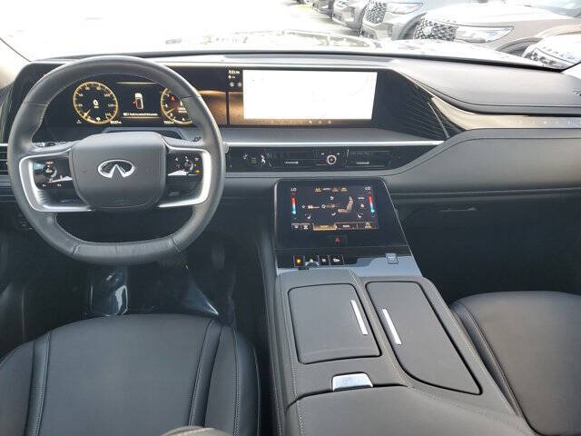 2025 Infiniti QX80 Pure