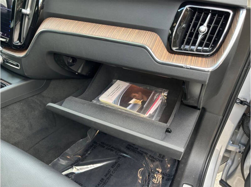 2023 Volvo XC60 B5 Plus Bright Theme