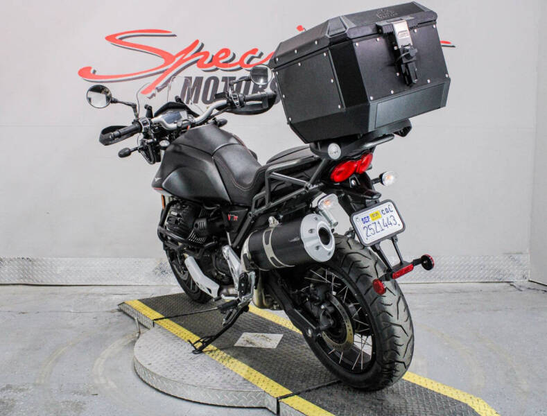 2022 Moto Guzzi V85TT