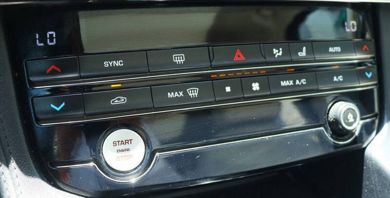 2019 Jaguar F-PACE 30t Prestige