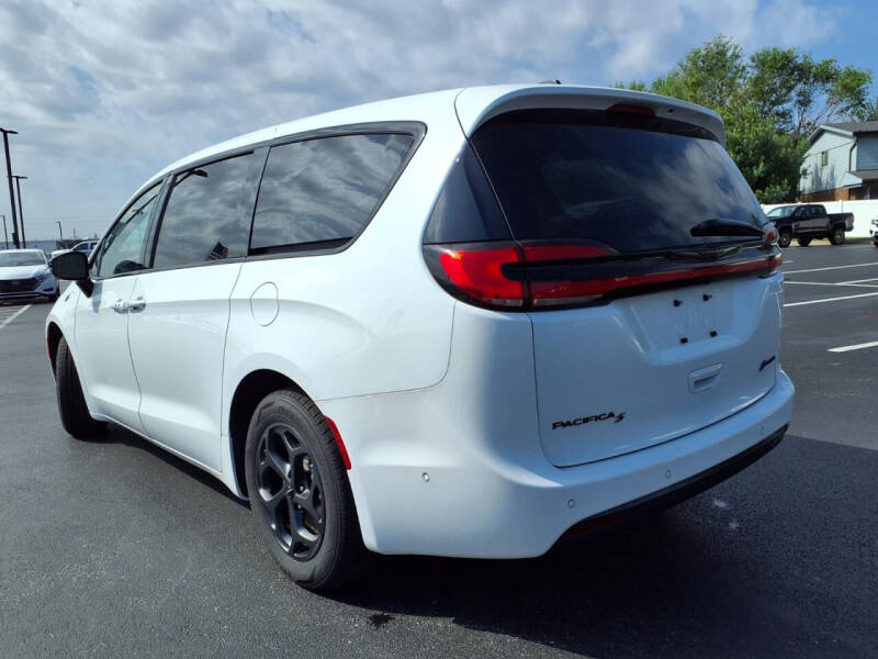 2024 Chrysler Pacifica Plug-In Hybrid Select