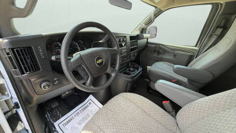 2025 Chevrolet Express LT 3500
