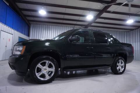 2013 Chevrolet Avalanche for sale at SOUTHWEST AUTO CENTER INC in Houston TX