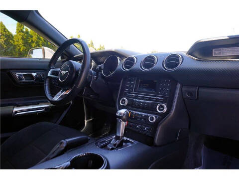 2017 Ford Mustang V6