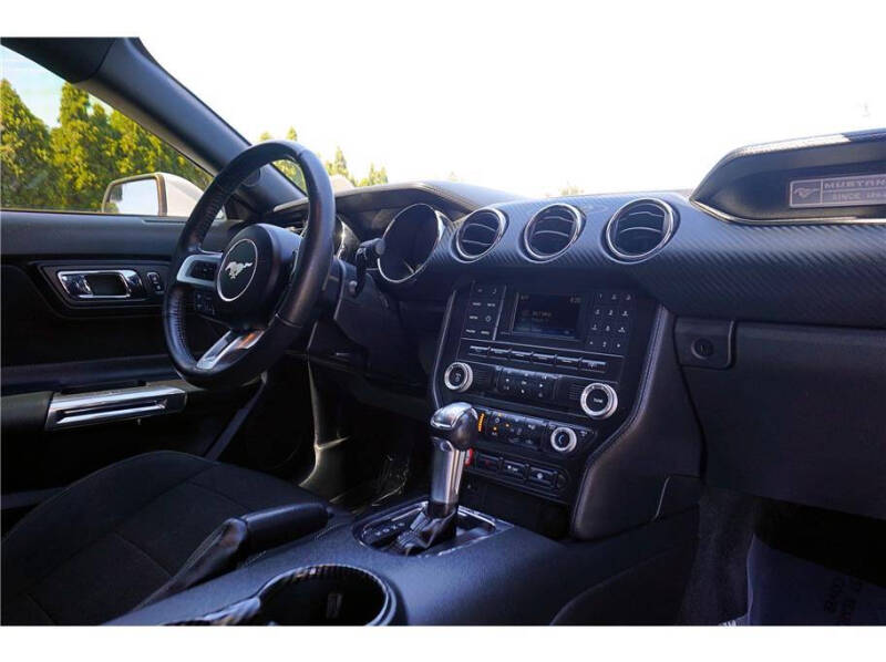 2017 Ford Mustang V6