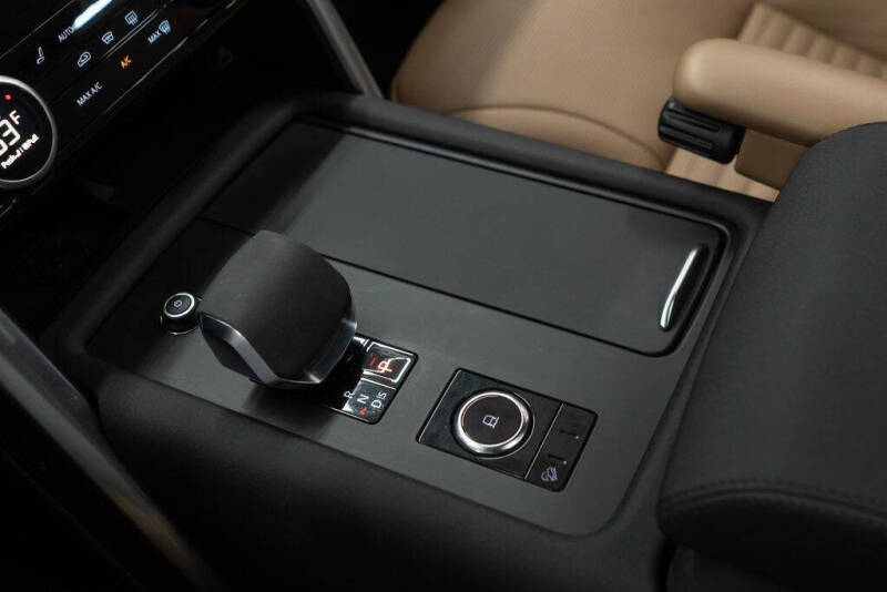 2024 Land Rover Discovery P300 Dynamic SE