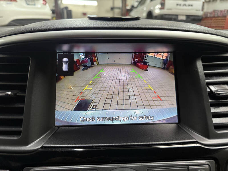 2017 Nissan Pathfinder SV