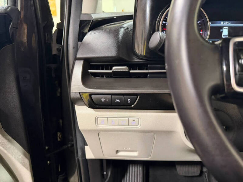 2023 Kia Carnival EX