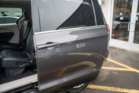 2022 Chrysler Pacifica Touring L