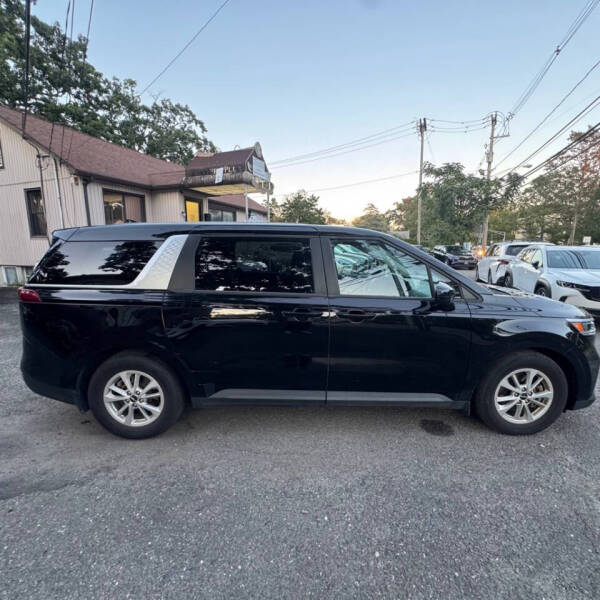 2022 Kia Carnival LX