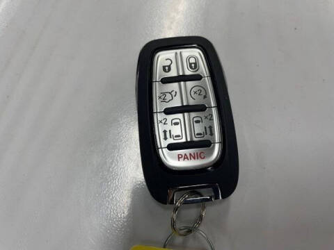2027 Chrysler Pacifica Select