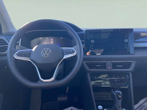 2025 Volkswagen Taos SE Black 4Motion