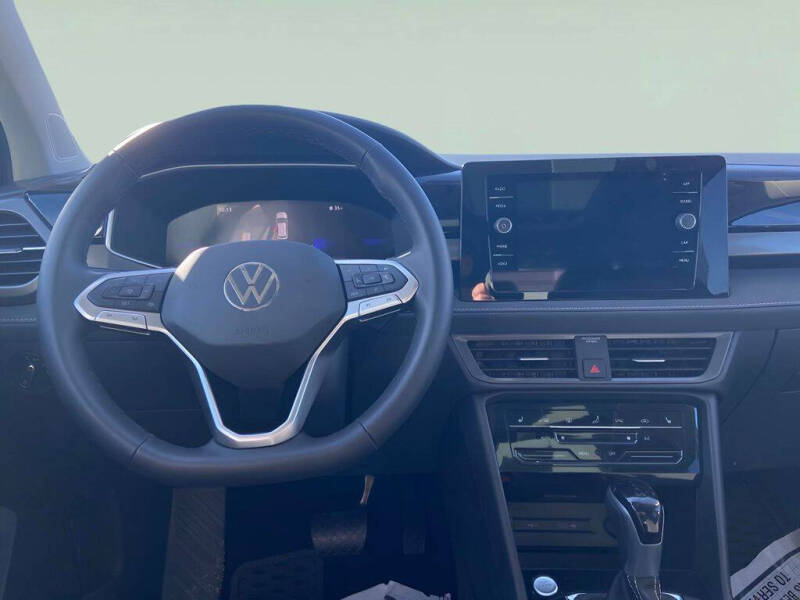 2025 Volkswagen Taos SE Black 4Motion