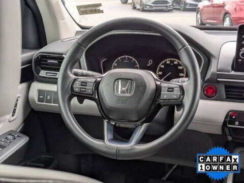 2023 Honda Pilot EX-L w/Rear Captain's Chairs