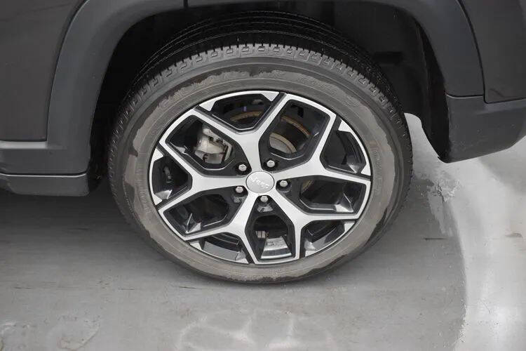 Gray 2024 Jeep Compass Latitude 4x4 Latitude 4dr SUV 36