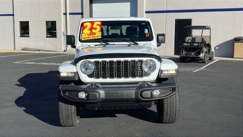 2025 Jeep Gladiator NightHawk