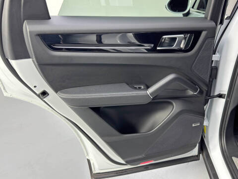 2023 Porsche Cayenne Platinum Edition