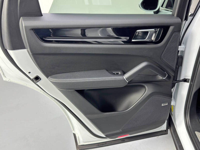 2023 Porsche Cayenne Platinum Edition