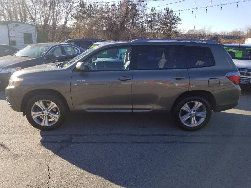 2009 Toyota Highlander for sale at Howe's Auto Sales in Lowell MA