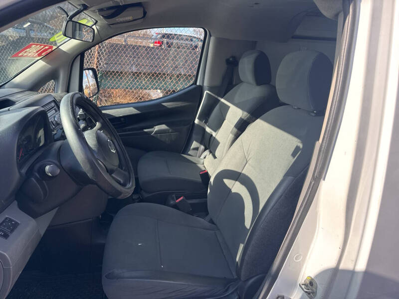 2013 Nissan NV200 S's photo