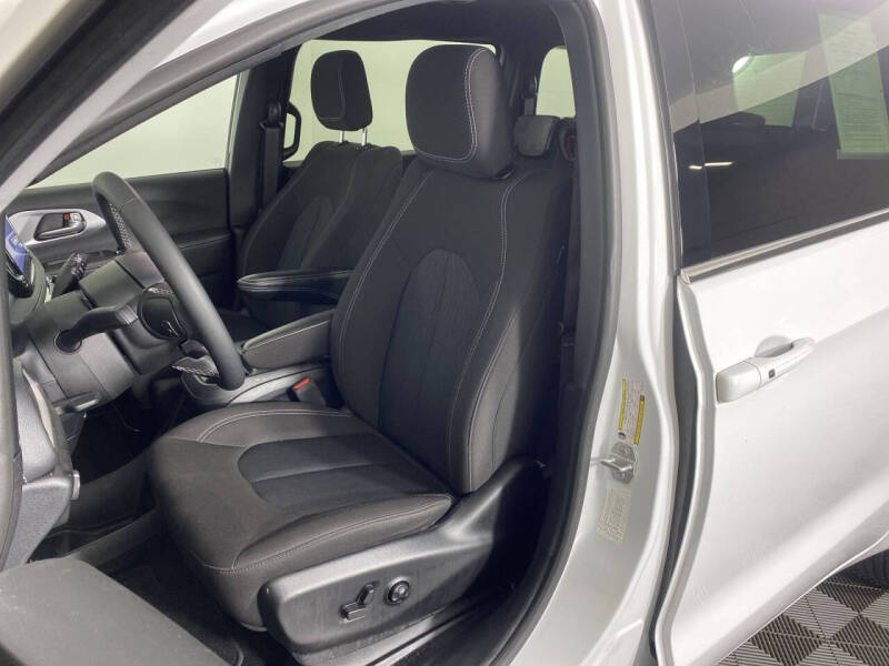 2024 Chrysler Pacifica Touring