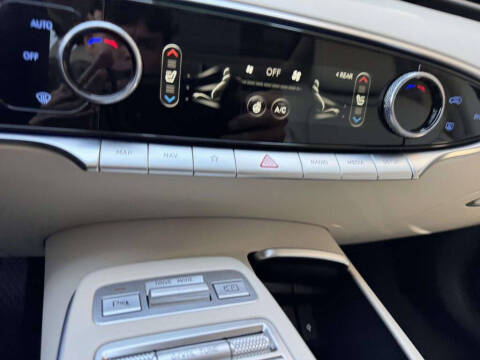 2023 Genesis GV70 2.5T Standard