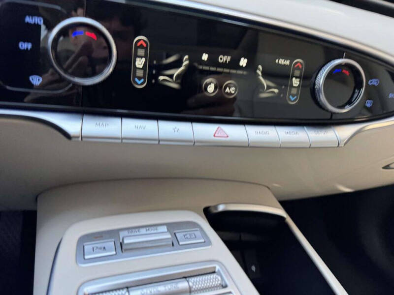 2023 Genesis GV70 2.5T Standard