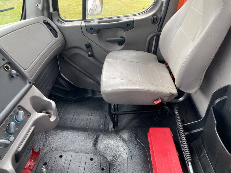 2020 Freightliner M2 106