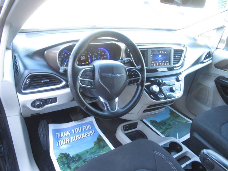 2020 Chrysler Voyager LX