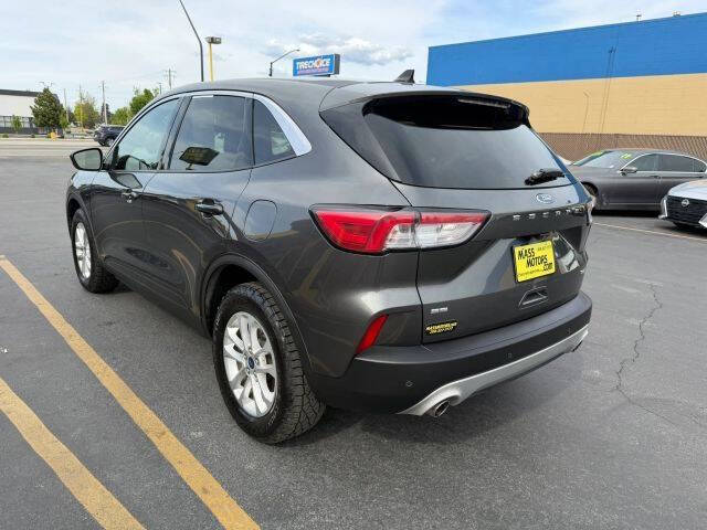 2020 Ford Escape SE