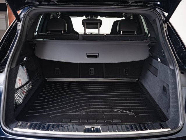 2023 Porsche Cayenne Platinum Edition