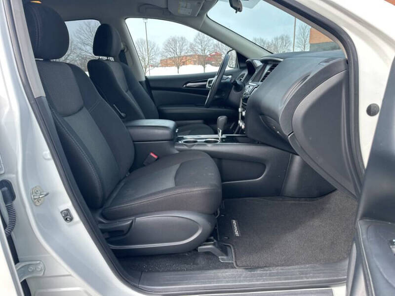 2020 Nissan Pathfinder S